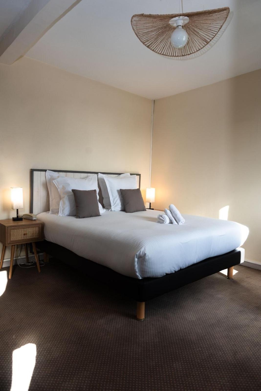 ברנאי Hotel Le Lion D'Or מראה חיצוני תמונה